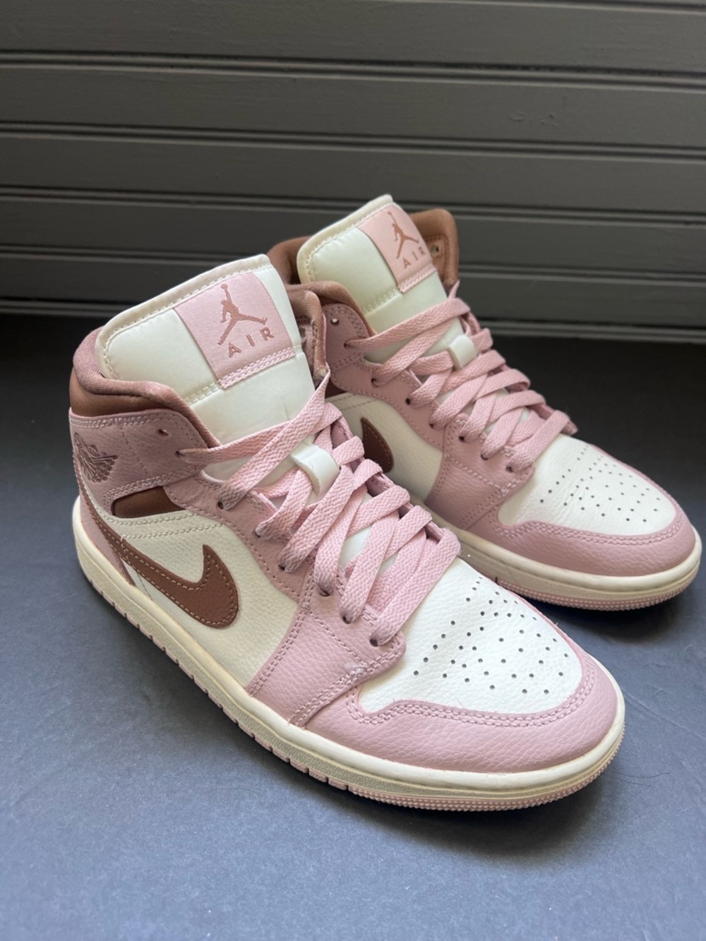 Air Jordan 1 Mid Neapolitan Women’s Size 7